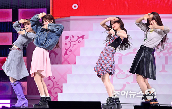 걸그룹 Baby DONT Cry(베이비돈크라이)가 24일 오후 서울 용산구 블루스퀘어에서 열린 첫 미니 앨범 'AFTER CRY'(애프터 크라이) 컴백 쇼케이스에서 무대를 선보이고 있다. [사진=곽영래 기자]