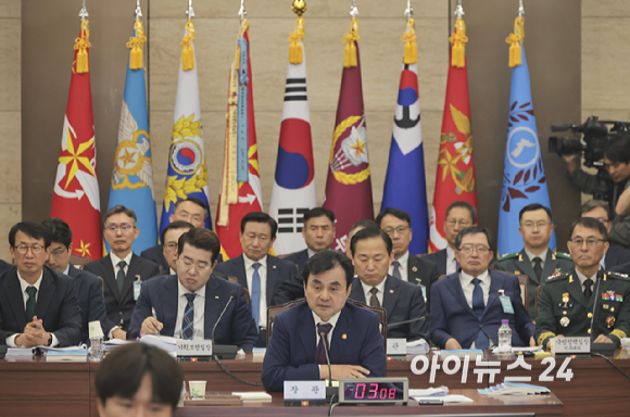 안규백 국방부 장관이 13일 오전 서울 용산구 국방부 청사에서 열린 국방부 국정감사에서 질의에 답하고 있다. [사진=국회사진기자단]