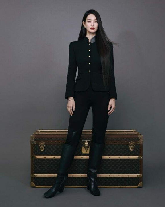 신민아 [사진=에이엠엔터테인먼트 SNS]