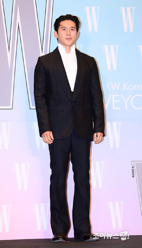 배우 고수가 15일 오후 서울 종로구 포시즌스 호텔에서 열린 제20회 유방암 인식 항상 캠페인 자선 행사 'LOVR YOUR'에 참석하고 있다. [사진=정소희 기자]