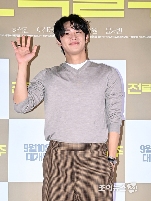 배우 하석진, 윤서빈, 다현, 이신영, 이순원이 5일 오후 서울 롯데시네마 월드타워점에서 열린 영화 '전력질주' 언론시사회에서 포토타임을 갖고 있다. [사진=곽영래 기자]