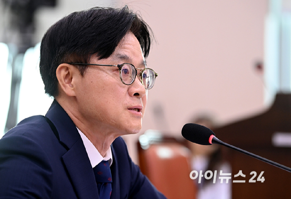 김정관 산업통상자원부 장관 후보자가 17일 오전 서울 여의도 국회 산업통상자원중소벤처기업 위원회 전체회의에서 열린 인사청문회에서 질의에 답변하고 있다. [사진=곽영래 기자]