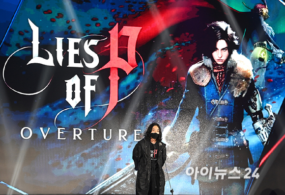 기술&middot;창작상 캐릭터 부분을 수상한 네오위즈 ROUND8 스튜디오 차병준 아트실장이 12일 오후 부산 해운대구 벡스코에서 열린 '2025 대한민국 게임대상'에서 소감을 전하고 있다. [사진=곽영래 기자]