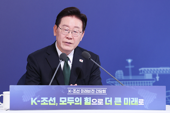 이재명 대통령이 13일 호텔현대 바이 라한 울산에서 열린 K-조선 미래비전 간담회에서 발언하고 있다. 2026.5.13 [사진=연합뉴스]