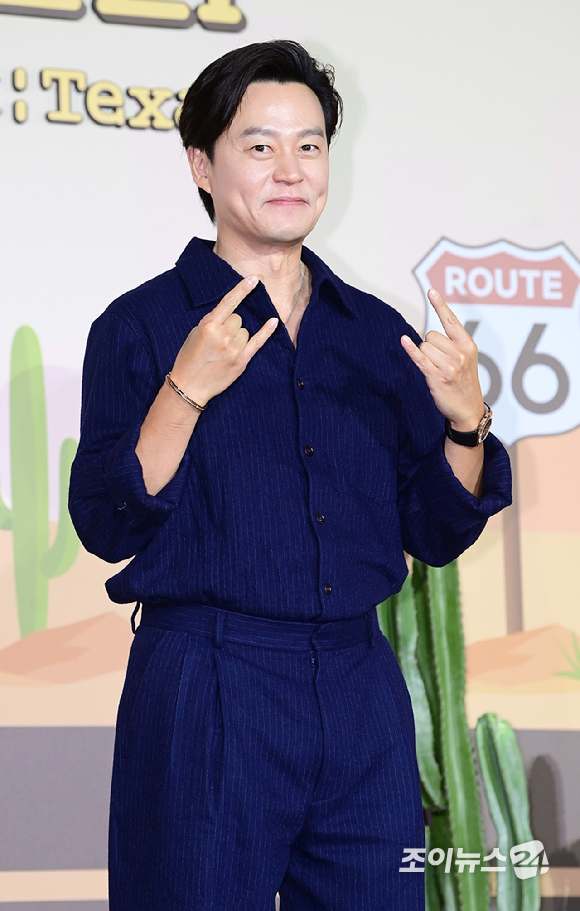 김예슬 PD-배우 이서진-나영석 PD가 24일 오전 서울 CGV 아이파크몰에서 열린 넷플릭스 예능 '이서진의 달라달라' 제작발표회에 참석하고 있다. [사진=정소희 기자]