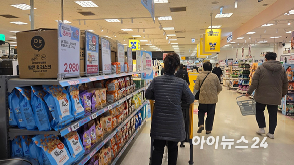 18일 서울 성동구 이마트 왕십리점에 조성된 초저가 생활용품 편집존 '와우샵'. [사진=진광찬 기자]