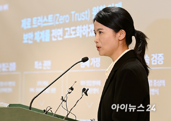 최주희 티빙 대표가 3일 오후 서울 중구 코리아나호텔에서 열린 티빙 사이버 침해사고 관련 공식 사과 및 설명회에서 공식 사과를 하고 있다. [사진=곽영래 기자]