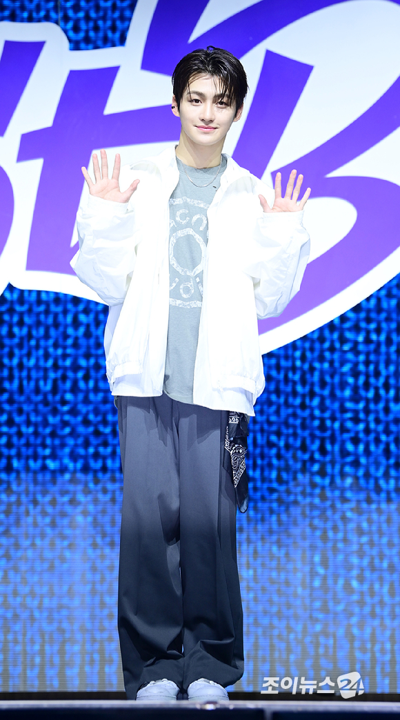 그룹 투어스 지훈이 25일 오후 서울 용산구 블루스퀘어에서 열린 투어스(TWS) 첫 번째 싱글앨범 '라스트 벨(Last Bell)' 발매 기념 쇼케이스에 참석하고 있다. [사진=정소희 기자]