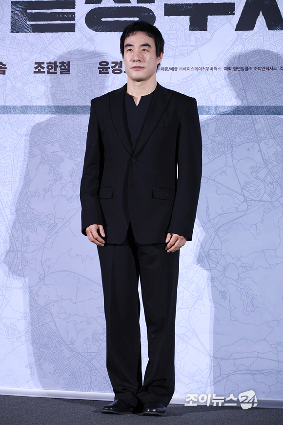 배우 배성우가 9일 오전&nbsp;서울 CGV 용산아이파크몰점에서 열린 영화 '끝장수사'(감독 박철환) 제작보고회에 참석해 포즈를 취하고 있다. [사진=문수지 기자]