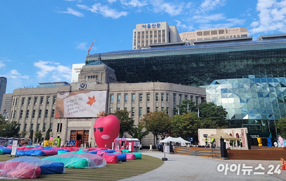 글로벌 3대 국제 신용평가사 중 하나인 스탠다드앤푸어스(S&P)가 서울시의 국제 자체 신용도(SACP)를 7년 연속 'AA+'로 평가했다. 사진은 서울시청 전경. [사진=김한빈 기자]