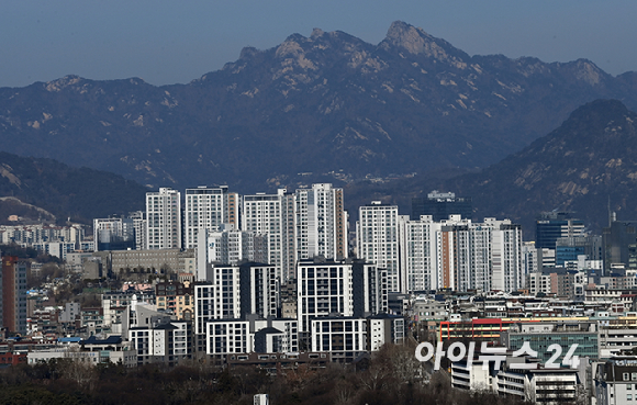 12일 오후 서울 용산 드래곤시티 호텔에서 바라본 아파트 전경. [사진=아이뉴스24 DB]