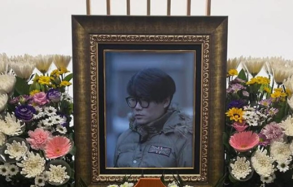 4일 오전 경기도 남양주시 의정부지방법원 남양주지원에서 김창민 영화감독 상해치사 사건 피의자(가운데)가 구속 전 피의자 심문(영장실질심사)을 위해 법정으로 이동하고 있다. [사진=연합뉴스]