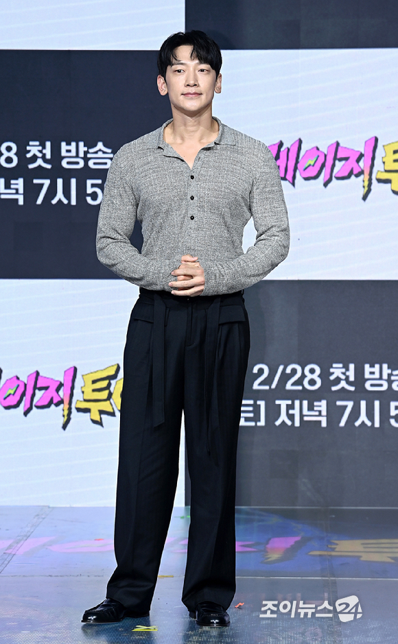 가수 비가 27일 오후 서울 마포구 상암동 쇼킹케이팝센터에서 열린 ENA '크레이지 투어'의 제작발표회에서 포즈를 취하고 있다. [사진=곽영래 기자]