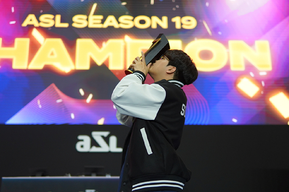 ASL 시즌19 우승을 차지한 김민철. [사진=SOOP]