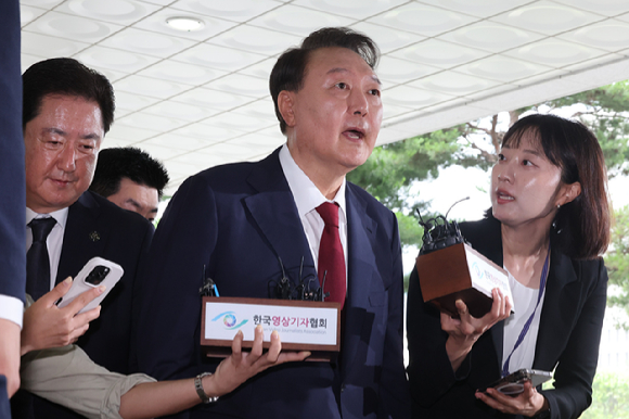 윤석열 전 대통령이 지난 28일 피의자 신분으로 내란특검 조사를 받기 위해 서울 서초구 서울고검 청사로 출석하고 있다. 2025.6.28 [공동취재] [사진=연합뉴스]