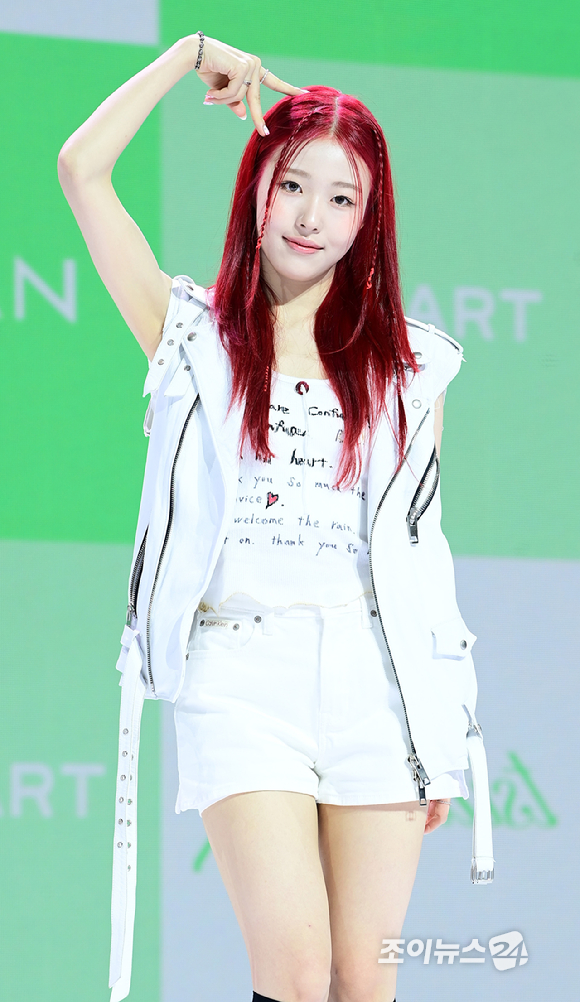 그룹 앳하트 아린이 13일 오후 서울 한남동 블루스퀘어에서 열린 앳하트(AtHeart) 첫 번째 EP '플롯 트위스트'(Plot Twist) 미디어 쇼케이스에 참석하고 있다. [사진=정소희 기자]