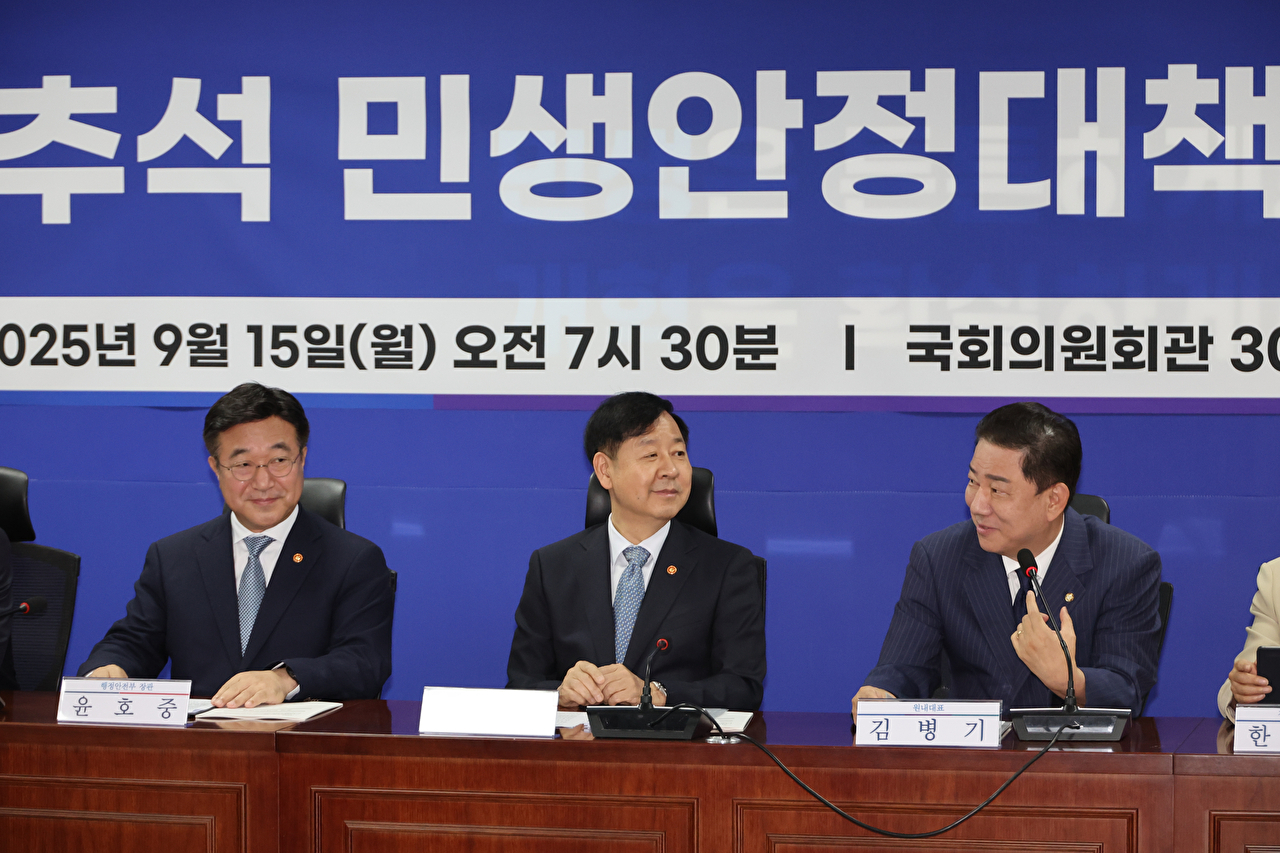 더불어민주당 김병기 원내대표가 15일 서울 여의도 국회에서 열린 '추석 민생안정대책 당정협의'에서 발언하고 있다. 2025.9.15 [사진=연합뉴스]