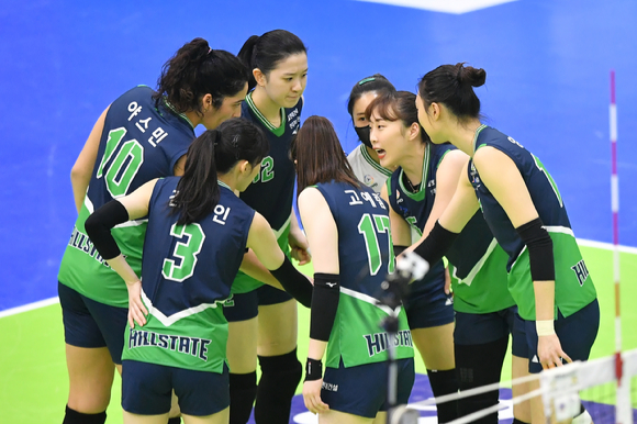 현대건설에서 4명의 선수가 PCR검사 양성 반응을 보이면서 코로나19 확진 선수가 12명으로 늘었다. [사진=한국배구연맹(KOVO)]