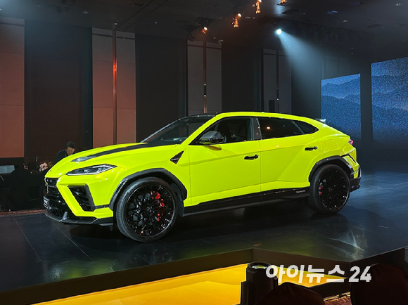 8일 그랜드 워커힐 서울에서 열린 '람보르기니 데이 코리아 2026'에서 '레부엘토 SV'가 아시아&middot;태평양 지역 최초로 공개되고 있다. [사진=김현영, 최지호 인턴기자]