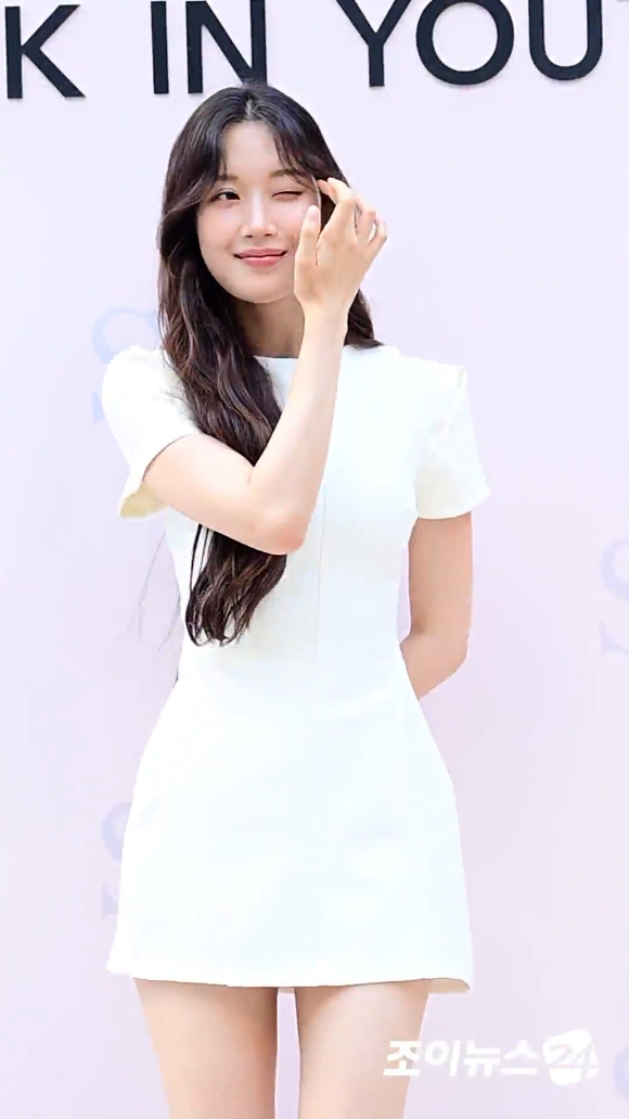 배우 문가영이 지난 3일 오후 서울 성동구 성수동 앤더슨씨에서 열린 SK-II 팝업스토어 오픈 기념 포토 행사에 참석하고 있다. [사진=문수지 기자]