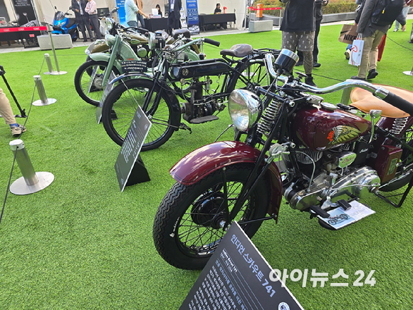 24~27일 서울 강남구 코엑스 광장에서 열리는 '2025 서울클래식카쇼'에 전시된 차량. [사진=김종성 기자]