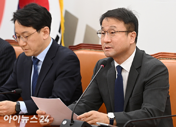 한병도 더불어민주당 원내대표가 10일 서울 여의도 국회에서 열린 원내대책회의에서 발언하고 있다. [사진=곽영래 기자]