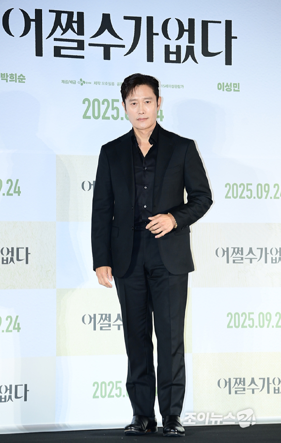 배우 이병헌이 22일 오후 서울 CGV 용산아이파크몰에서 열린 영화 '어쩔수가 없다' (감독 박찬욱) 언론시사회에 참석하고 있다. [사진=정소희 기자]