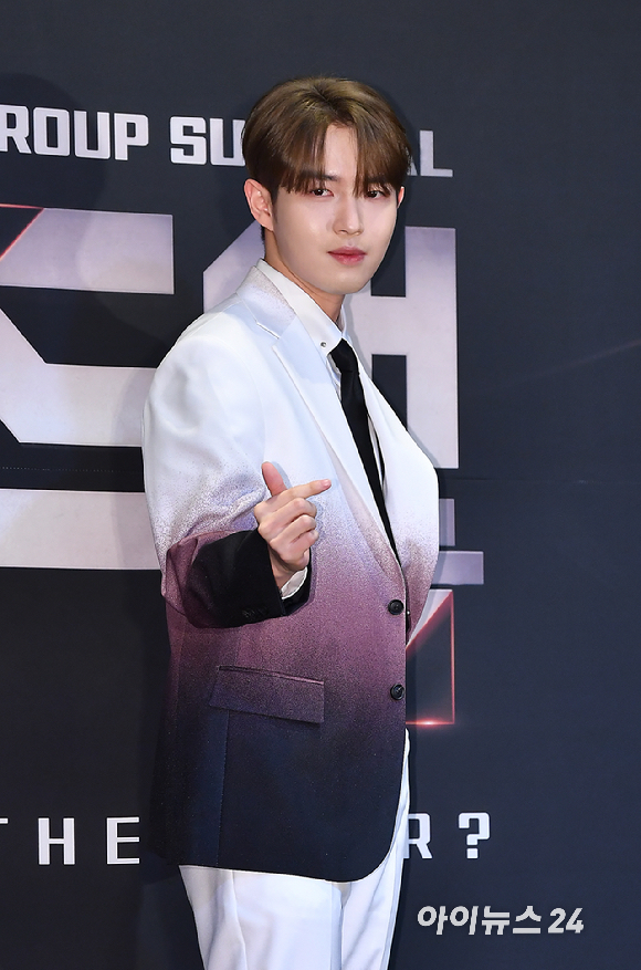 가수 김재환이 24일 오전 서울 마포구 상암동 CJ ENM에서 열린 Mnet 빌드업:보컬 보이그룹 서바이벌 제작발표회에서 기념촬영을 하고 있다. [사진=곽영래 기자]