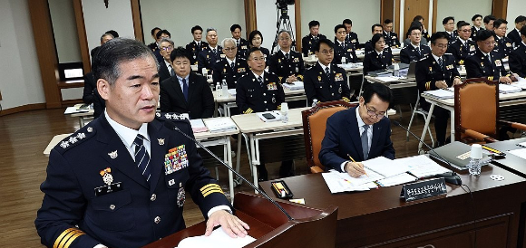 김종철 경찰청장 직무대행이 12일 서울 서대문구 경찰청에서 열린 국회 행정안전위원회 경찰청 대상 국정감사에서 인사말을 하고 있다. 2026.10.12 [사진=연합뉴스]