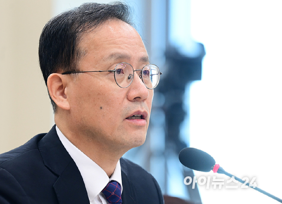 이형일 부총리 겸 재정경제부 장관 후보자가 15일 서울 여의도 국회에서 열린 인사청문회에 참석하고 있다. [사진=정소희 기자]