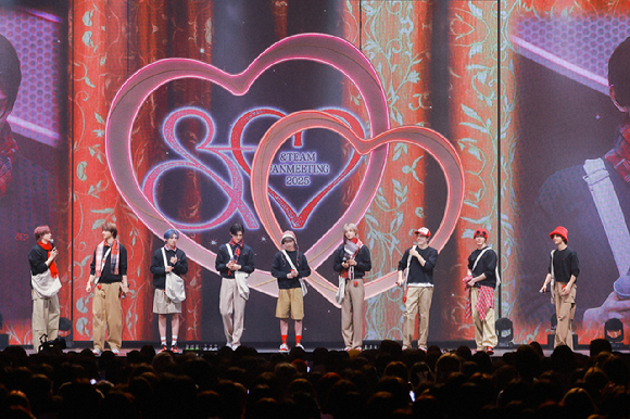 앤팀 단체 이미지 [사진=하이브 레이블즈]