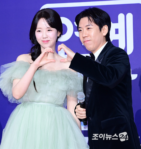 '런닝맨' 지예은-양세찬-하하-김종국이 30일 오후 서울 마포구 상암동 SBS 프리즘타워에서 열린&nbsp;2025 SBS 연예대상&nbsp;레드카펫 행사에 참석하고 있다. [사진=정소희 기자]