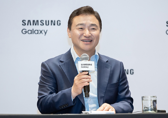 노태문 삼성전자 DX부문장 직무대행이 9일(현지시간) 미국 뉴욕 윌리암베일 호텔에서 갤럭시 언팩 기자간담회을 열고 모두발언을 하고 있다. [사진=삼성전자]