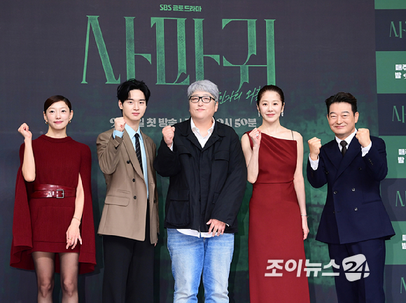 변영주 감독과 고현정이 4일 오후 서울 양천구 목동 SBS에서 진행된 SBS 새 금토드라마 '사마귀: 살인자의 외출' 제작발표회에 참석하고 있다. [사진=정소희 기자]