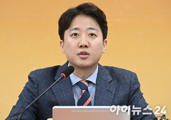 사진은 황희두 노무현재단 이사. [사진=황희두 페이스북]