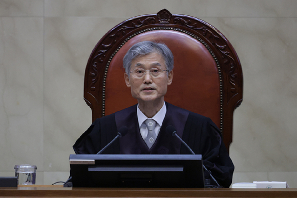 조희대 대법원장이 1일 오후 서울 서초구 대법원에서 이재명 더불어민주당 대선 후보의 공직선거법 위반 사건 상고심 선고를 위해 재판을 준비하고 있다. [사진=사진공동취재단]