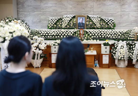 10일 오후 서울 서초구 반포동 가톨릭대학교 서울성모병원장례식장 31호실에 '뽀빠이' 故 이상용의 빈소가 마련됐다. [사진=사진공동취재단]