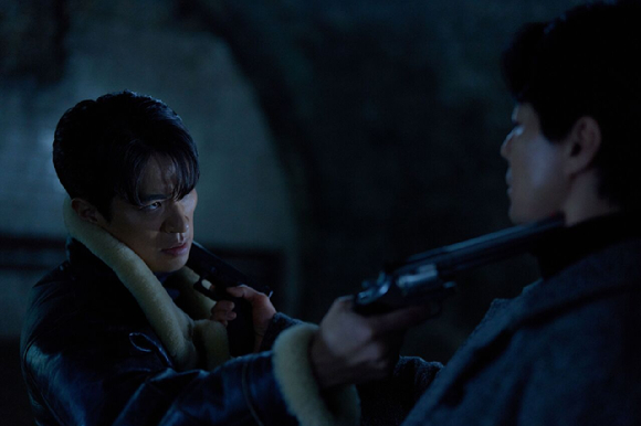 배우 박정민과 조인성이 영화 '휴민트'에서 열연하고 있다. [사진=NEW]