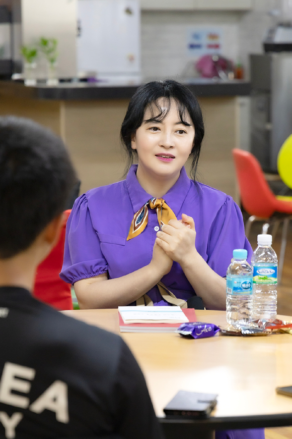 '2025 찾아가는 멘토단: 부산편'에 배우 이태영이 참석했다. [사진=사람을 살리는 기자단]