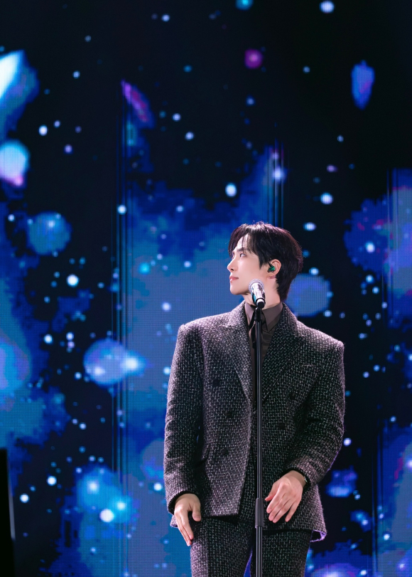 가수 겸 배우 이준호가 'Typhoon Family Drama Fan Meeting with LEE JUNHO('태풍상사' 드라마 팬미팅 위드 이준호)'에서 팬들을 만나고 있다. [사진=O3 Collective]