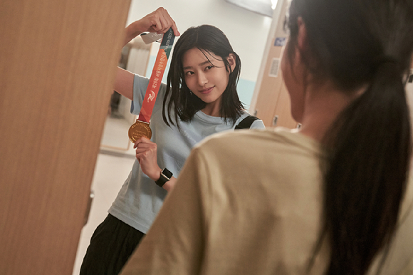 배우 김민주가 영화 '청설' 인터뷰에 앞서 포즈를 취하고 있다. [사진=매니지먼트숲]