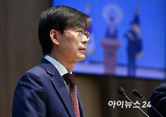 조경태 국민의힘 의원이 8일 서울 여의도 국회 소통관에서 정치 현안 관련 기자회견을 하고 있다. [사진=곽영래 기자]
