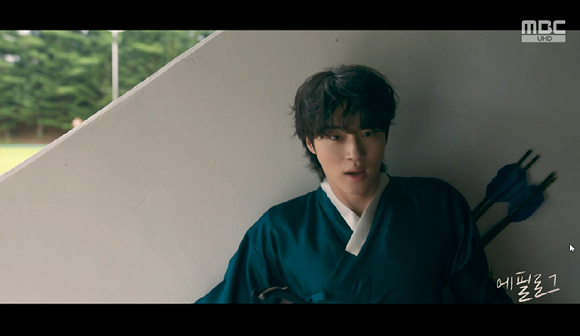 '대군부인' 변우석, 알고보니 학창시절부터 아이유 연모...몰래 훔쳐보다 노상현에 딱 걸려 "예쁘지"