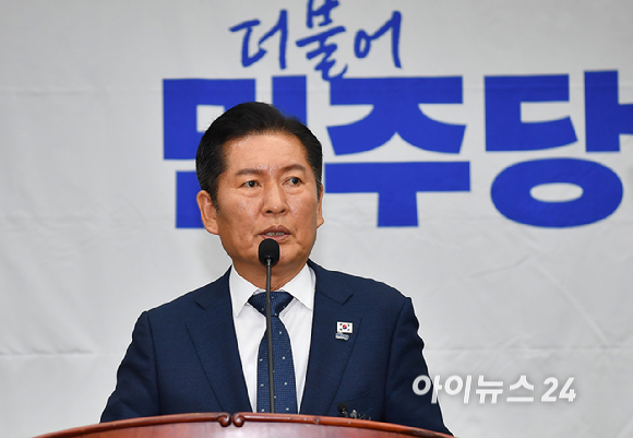 정청래 더불어민주당 당대표가 3일 오후 서울 여의도 국회에서 열린 정책의원총회에서 발언하고 있다. [사진=곽영래 기자]