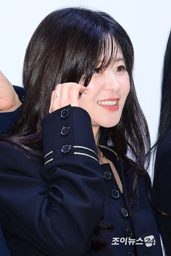 배우 최강희가 2일 오후 서울 종로구 대학로 이음아트홀에서 열린 연극 '클로저' 제작 발표회에 참석하고 있다. [사진=정소희 기자]