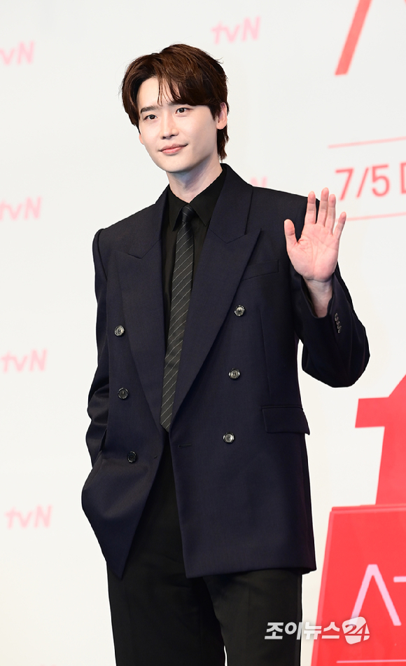 배우 이종석이 1일 오후 서울 영등포구 더링크서울 트리뷰트포트폴리오 호텔에서 열린 tvN 새 토일드라마 '서초동' 제작발표회에 참석하고 있다. [사진=정소희 기자]