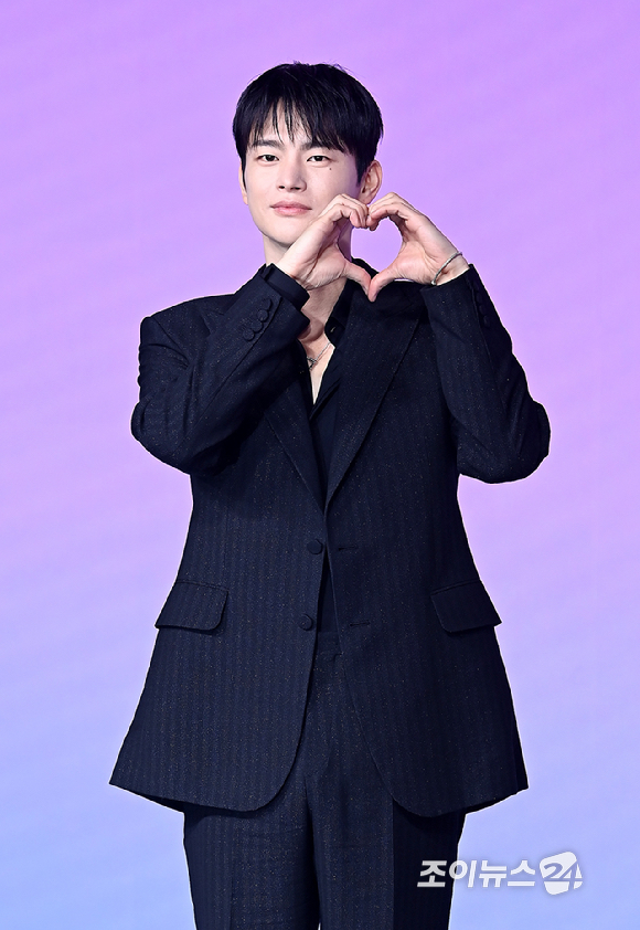 배우 서인국이 26일 서울 동대문구 JW 메리어트 동대문 스퀘어 서울에서 열린 넷플릭스 '월간남친' 언팩 기자 쇼케이스에서 포토타임을 갖고 있다. [사진=곽영래 기자]