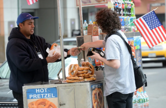 미국 연방정부 셧다운(부분 업무 중단) 사태가 한 달 넘게 이어지면서 급여를 받지 못한 공무원들이 생계를 위해 거리로 향했다. 사진은 본 기사 내용과 무관. [사진=픽사베이]