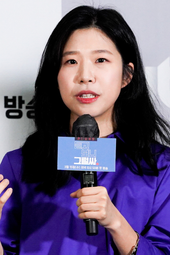 성우 김보민이 15일 온라인으로 진행된 JTBC '듣고, 보니, 그럴싸' 제작발표회에 참석해 소감을 말하고 있다. [사진=JTBC]