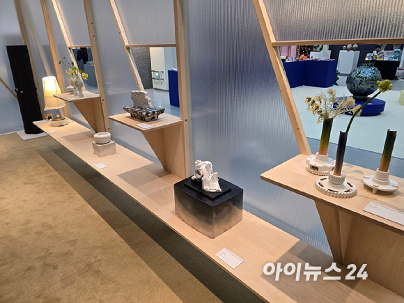 '렉서스 크리에이티브 마스터즈 2025' 최종 우승작인 최선혜 작가의 '깨진 그릇'. [사진=김종성 기자]